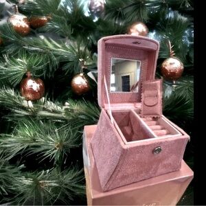 CHAMP Collection Jewelry Box-Beautiful display,beautiful Color! BRAND NEW